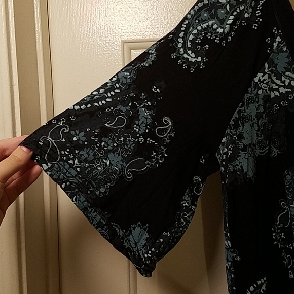 Mudd Dolman Flowy Sleeve Paisley Top - Picture 4 of 6